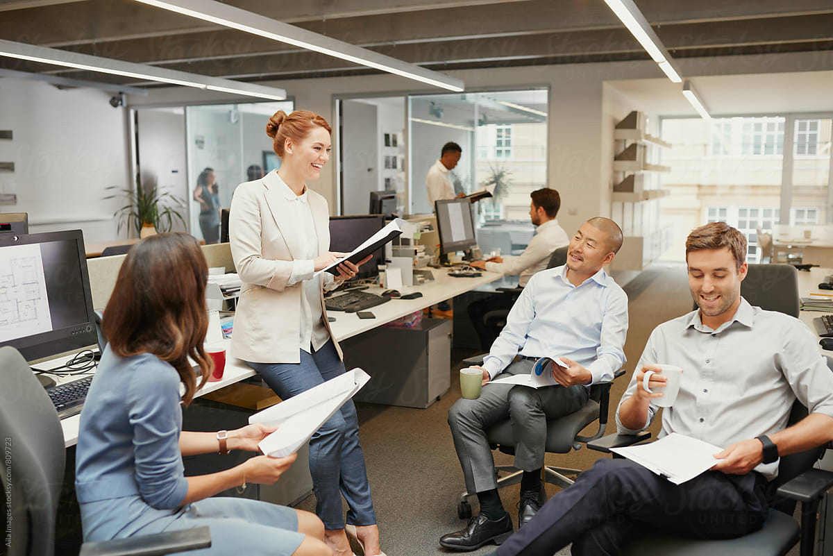 Team von Menschen arbeitet zusammen
